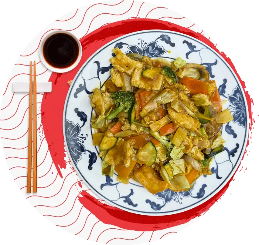 Chop Suey mit Gemüse auf blau-weißem Teller